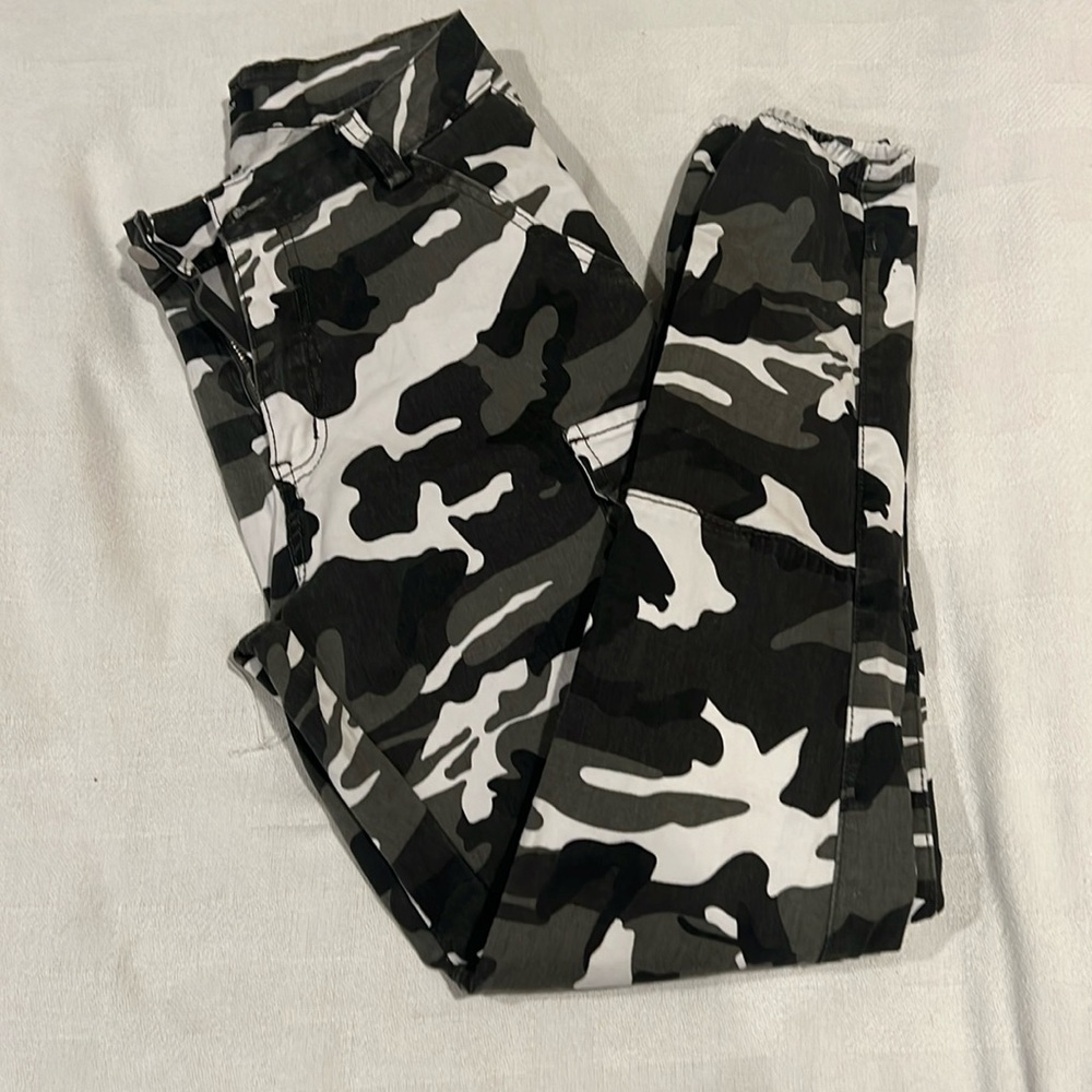 American Bazi blk camo jeans - Picture 2 of 8